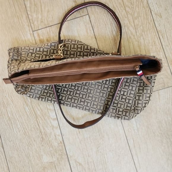 Tommy Hilfiger Monogram Chain Strap Tote Beige - Picture 9 of 13